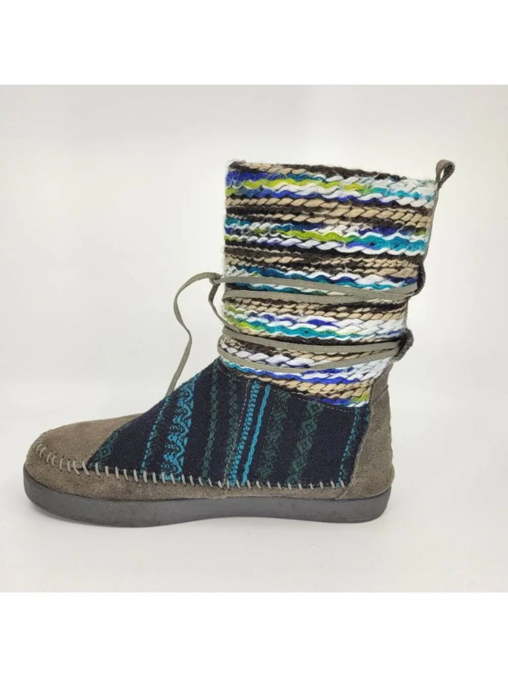TOMS Nepal Yarn Boots Moccasin Women's Size 7.5 Suede Knit Grey Winter Fleece